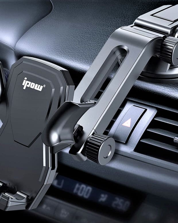 ipow-car-phone-mount-review-most-affordable-handsfree-gravity-smartphone-holder
