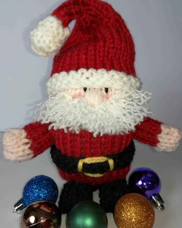 how-to-knit-a-santa-doll-with-pattern