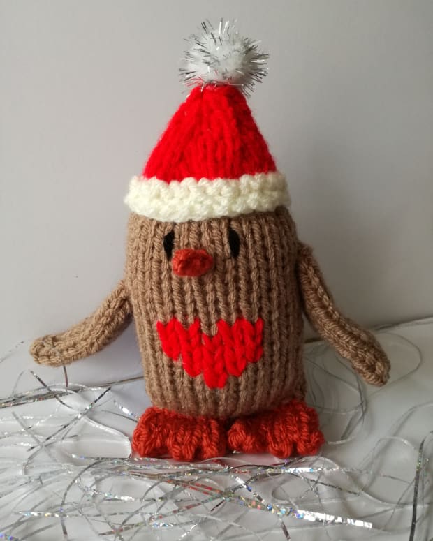 how-to-knit-a-robin-doll-with-pattern