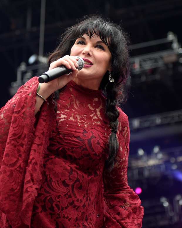 31 Best and Most Memorable Female Singers