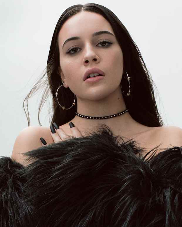 Top 5 Hottest Young Female Singers Today - Spinditty