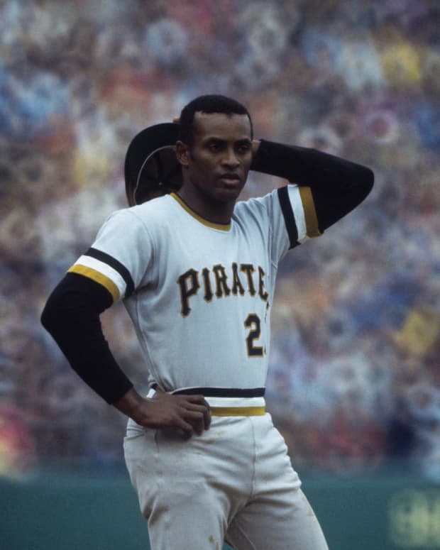 Roberto Clemente, a Hero on and off the Baseball Field - HowTheyPlay