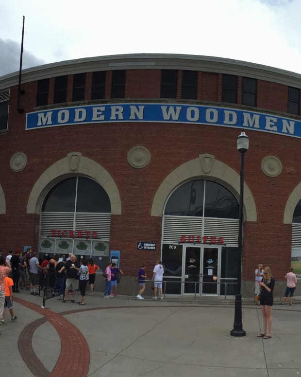 ten-minor-league-baseball-ballparks-to-visit-before-you-die