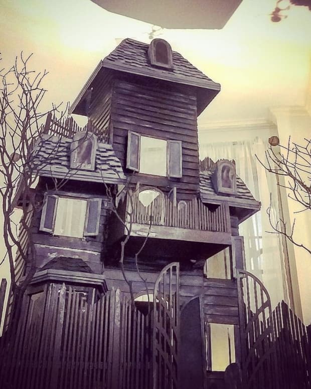 haunted-doll-house