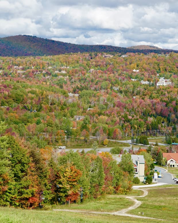 a-fall-foliage-tour-of-southern-vermont-including-mount-snow