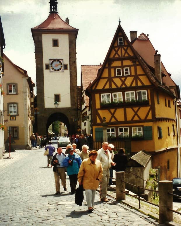 historic-medieval-city-with-city-walls-rothenburg-germany