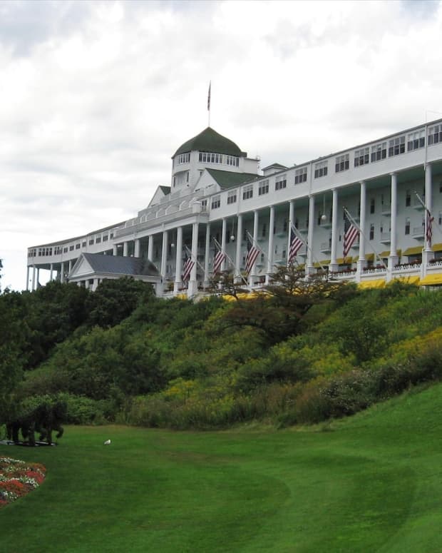 mackinac-island-hotel-and-grandeur-movie-somewhere-in-time