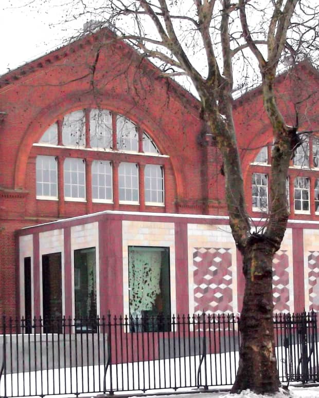 the-victoria-albert-museum-of-childhood-bethnal-green-london-uk