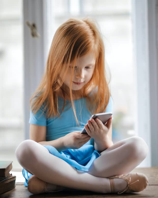placating-kids-with-tech-gadgets-6-reasons-you-shouldnt