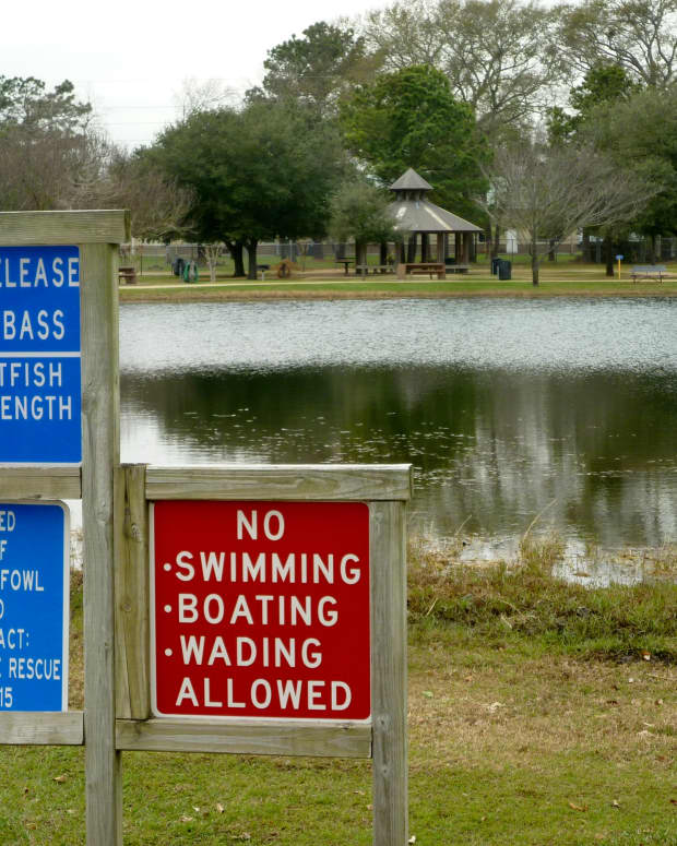 bane-park-in-houston-many-amenities-including-fishing