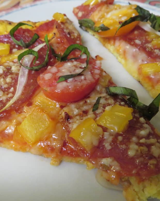 how-to-make-a-delicious-homemade-pizza-with-a-spaghetti-squash-crust