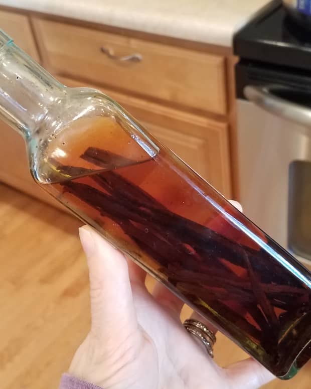 easy-homemade-vanilla-extract-in-2-simple-steps