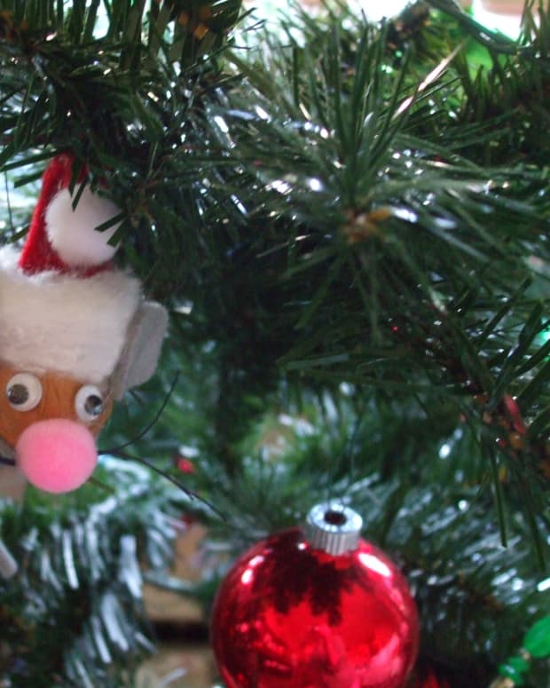 family-and-kids-easy-how-to-make-walnut-christmas-mouse-ornaments