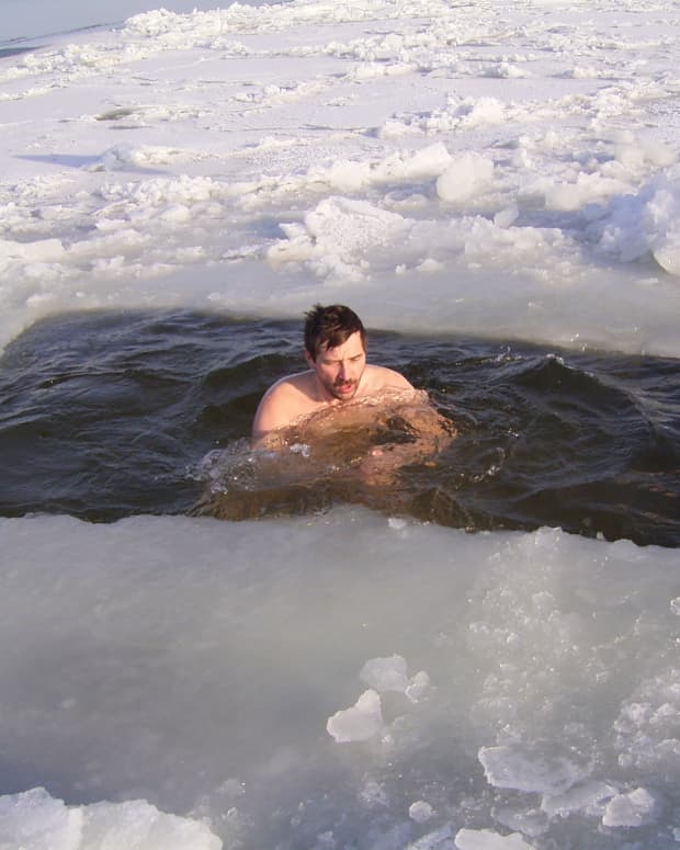butt-naked-ice-swimming