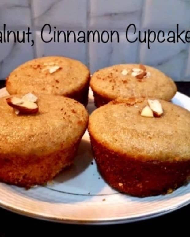 make-your-evenings-better-with-refreshing-coffee-and-delicious-walnut-cinnamon-cupcake