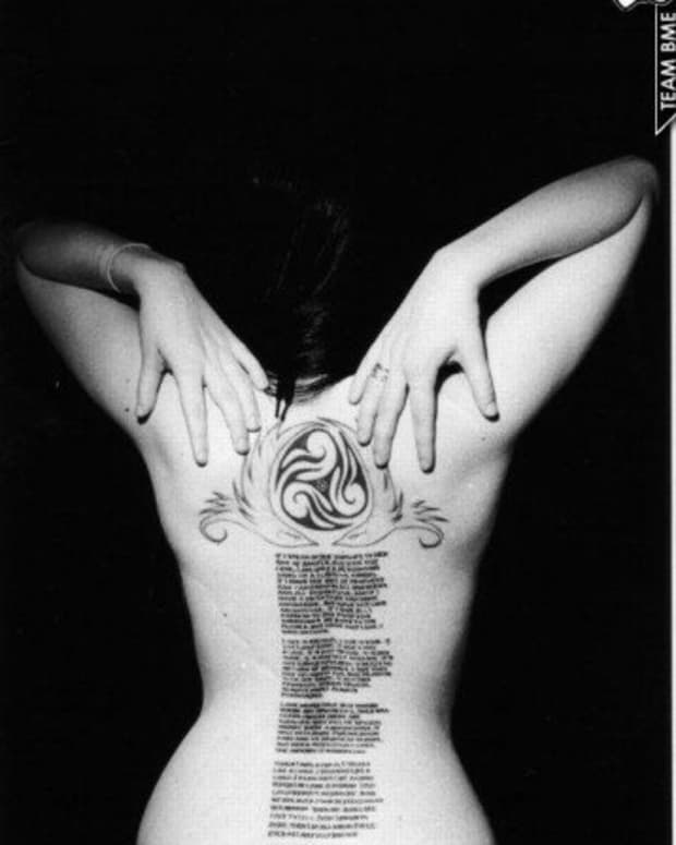 Full back tattoo of 1 Corinthians; courtesy of bmezine.com