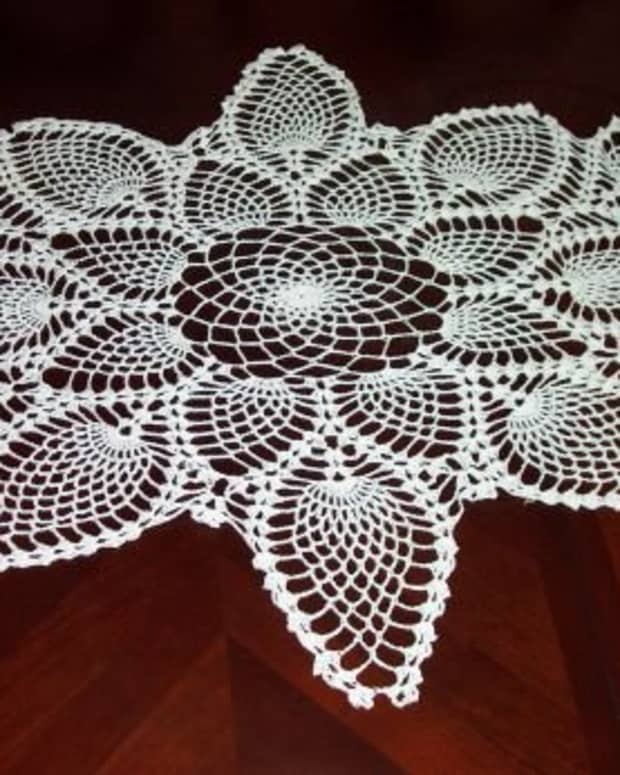 captivating-crochet-make-wall-hangings--runners--curtains--christmas-decorations-and-more