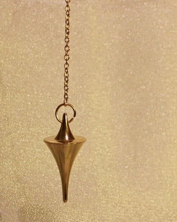 pendulum-witchcraft-how-to-make-and-use-a-pendulum