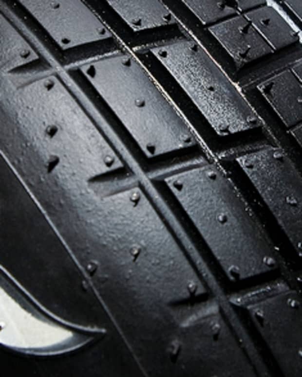 轮胎上的胎面（照片由Flickr提供的LDB摄影提供）
