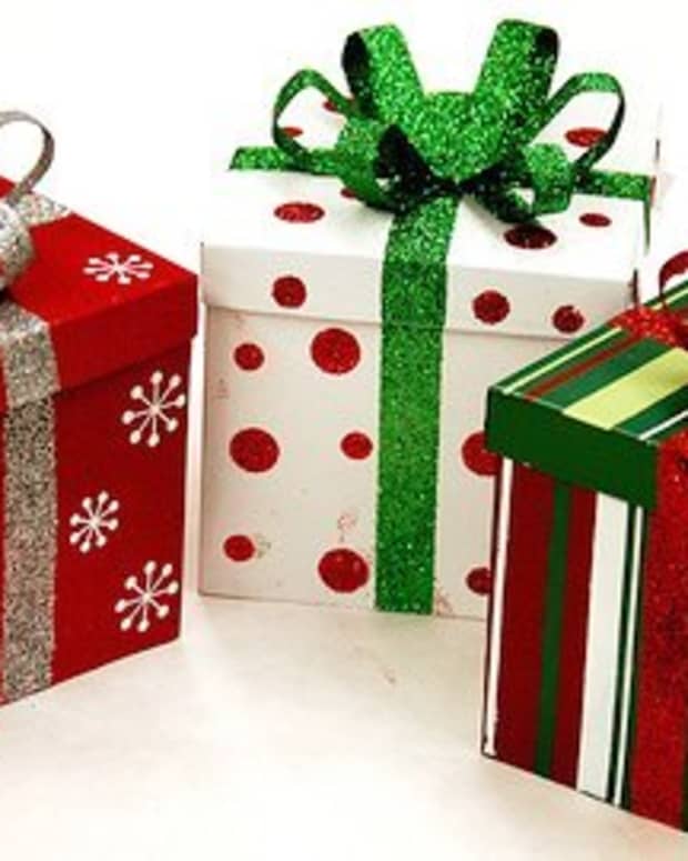 Beautifully wrapped gifts from creditcrunchsurvivalguide.co.uk