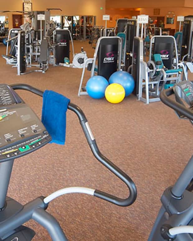 活跃的成人健身中心……亚利桑那休闲世界的健身中心