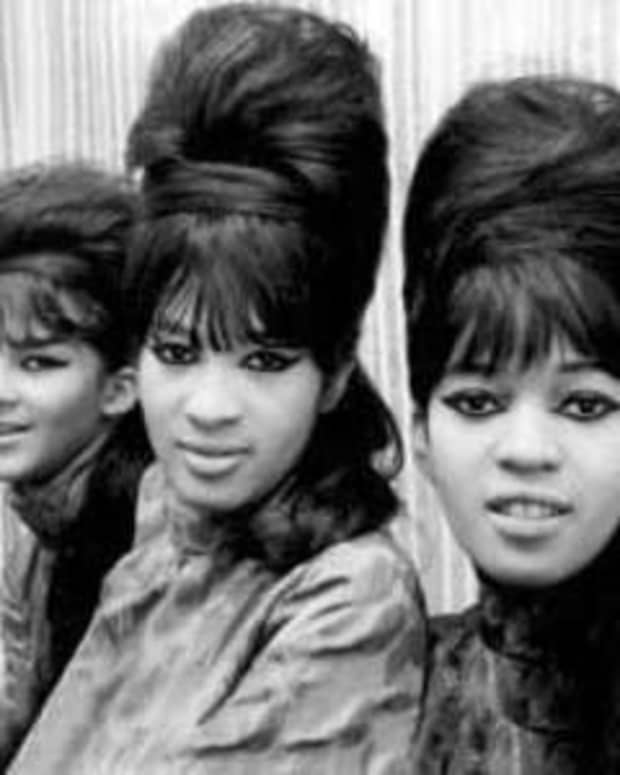 The Ronettes show off their coiffures. 