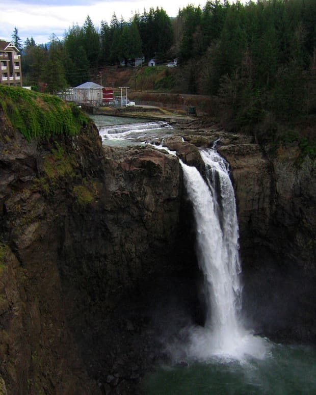 the-power-and-beauty-of-snoqualmie-falls-in-washington-state