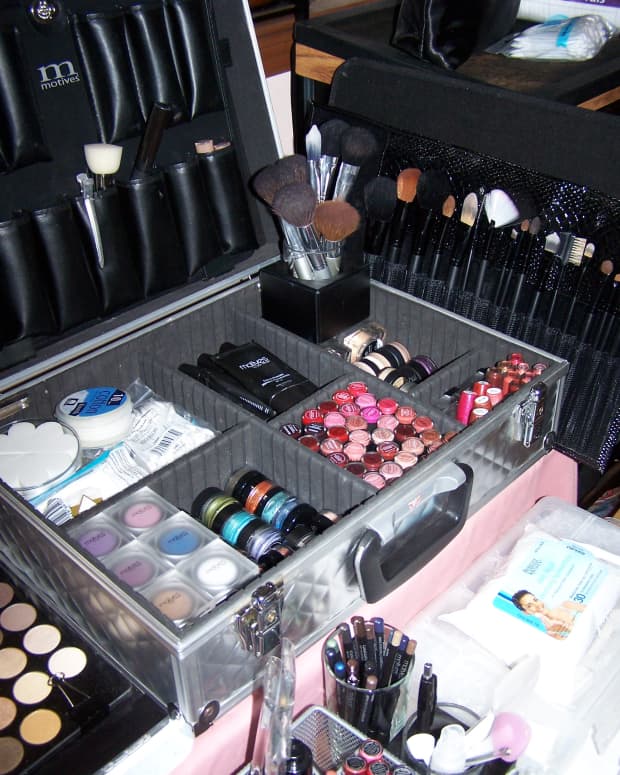 how-to-put-a-makeup-artist-kit-together
