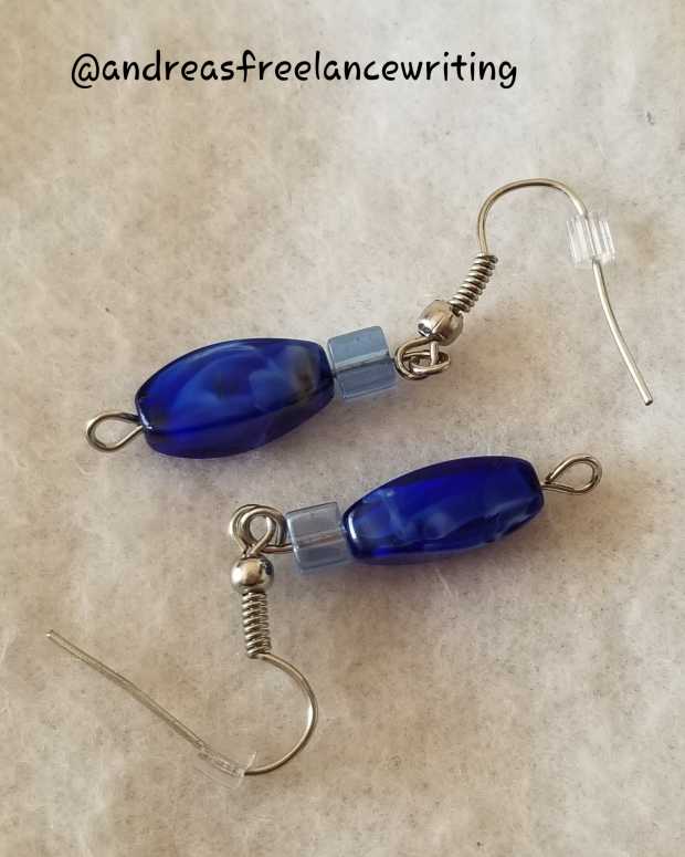 how-to-make-simple-light-and-dark-blue-swirl-cube-and-rectangular-earrings