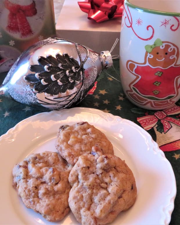 How to Make an Easy Classic Fruitcake for Christmas