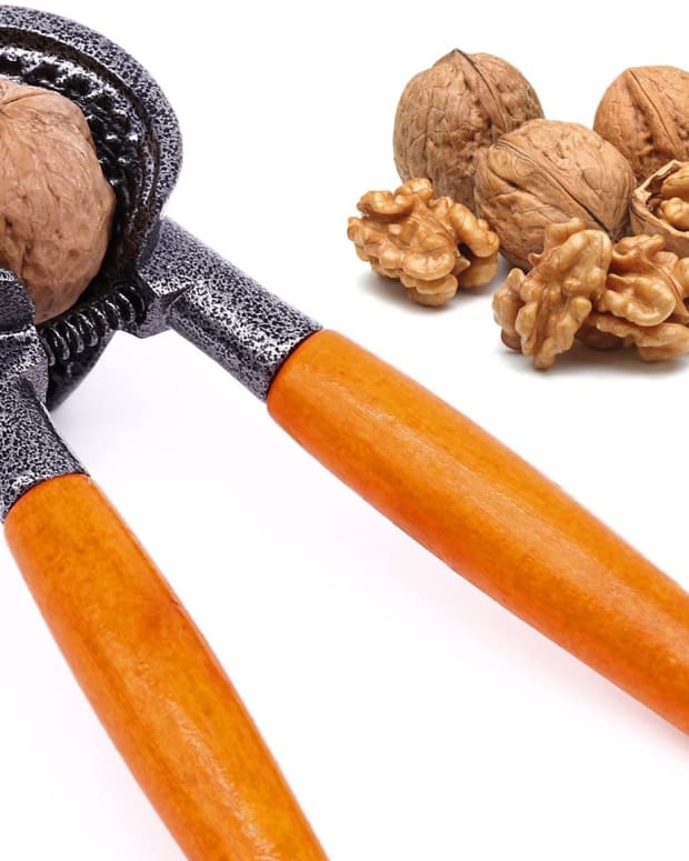 what-is-most-efficient-way-to-crack-walnuts