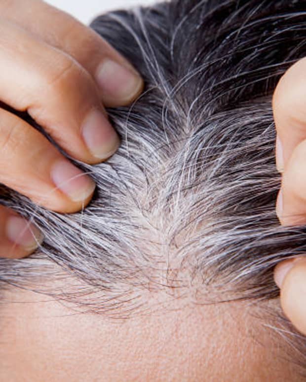 why-does-hair-turn-gray-at-the-tip