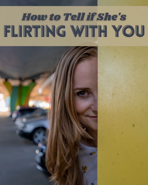 signs-women-give-when-flirting