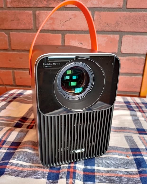 review-of-the-jireno-cube4-portable-projector