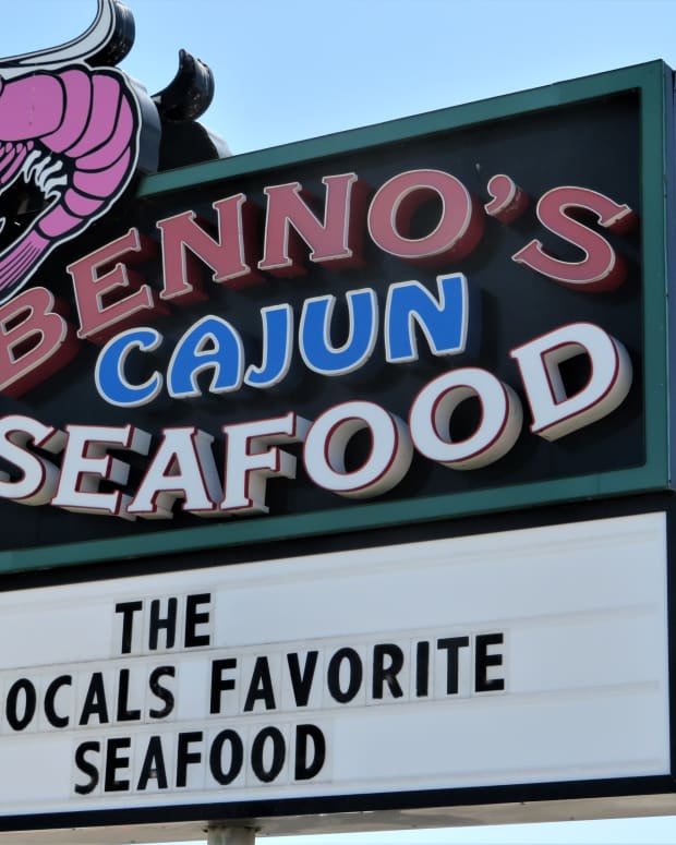 bennos-cajun-seafood-restaurant-in-galveston-a-local-favorite