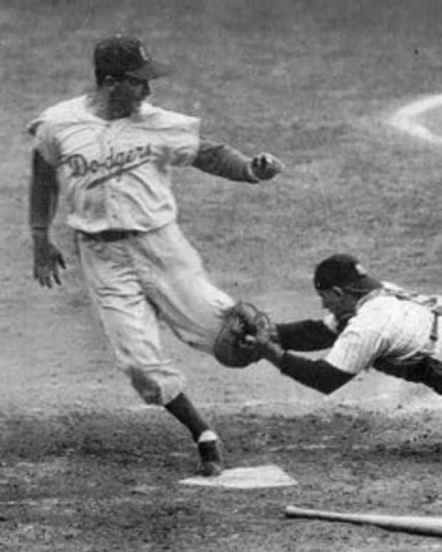 The many ways Roberto Clemente helped Manny Sanguillén