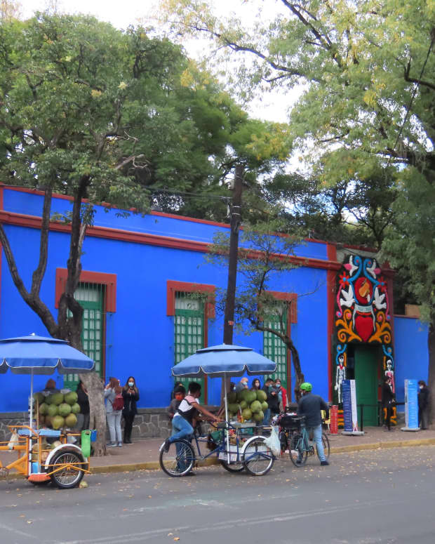 visiting-la-casa-azul-frida-kahlos-house-in-mexico-city