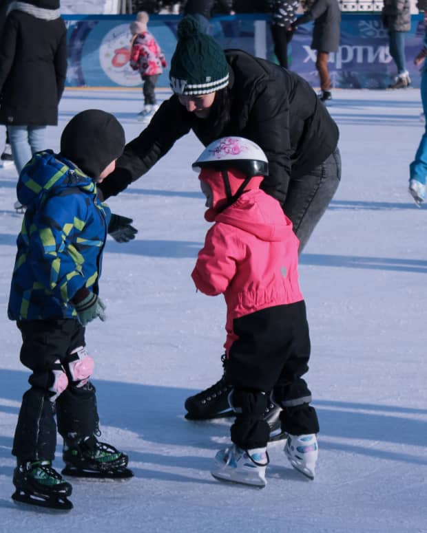 take-you-toddler-ice-skating-for-the-first-time