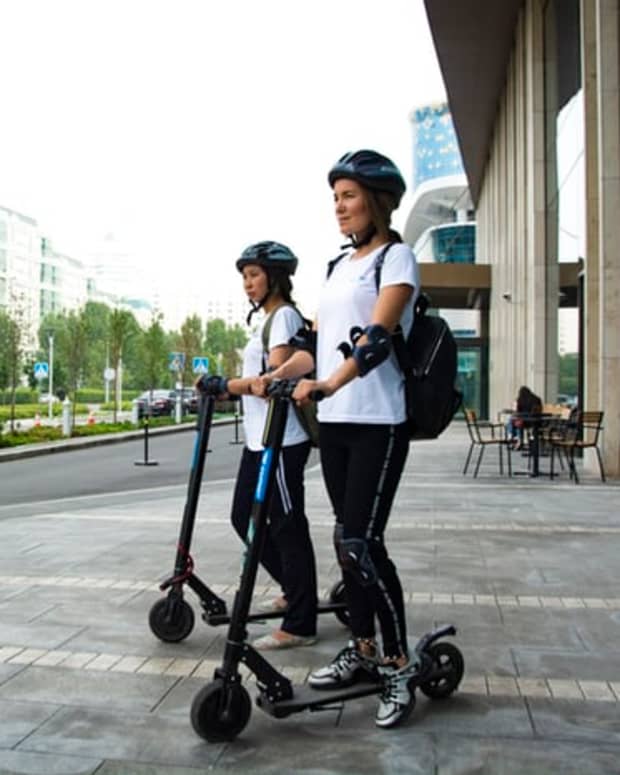 must-have-accessories-for-electric-scooters