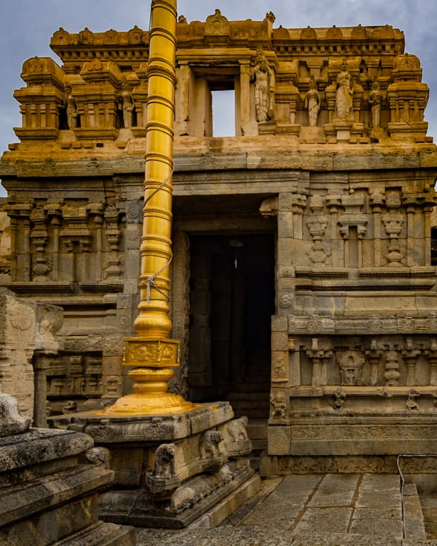 the-fascinating-mystery-of-the-hanging-pillar-temple-in-india