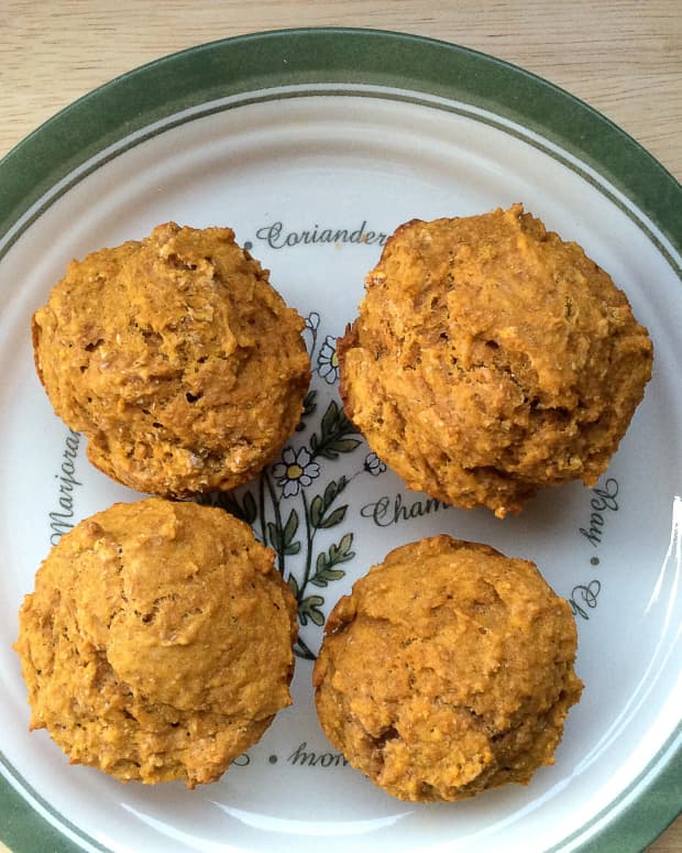 healthy-pumpkin-spice-muffins-with-delicious-toppings