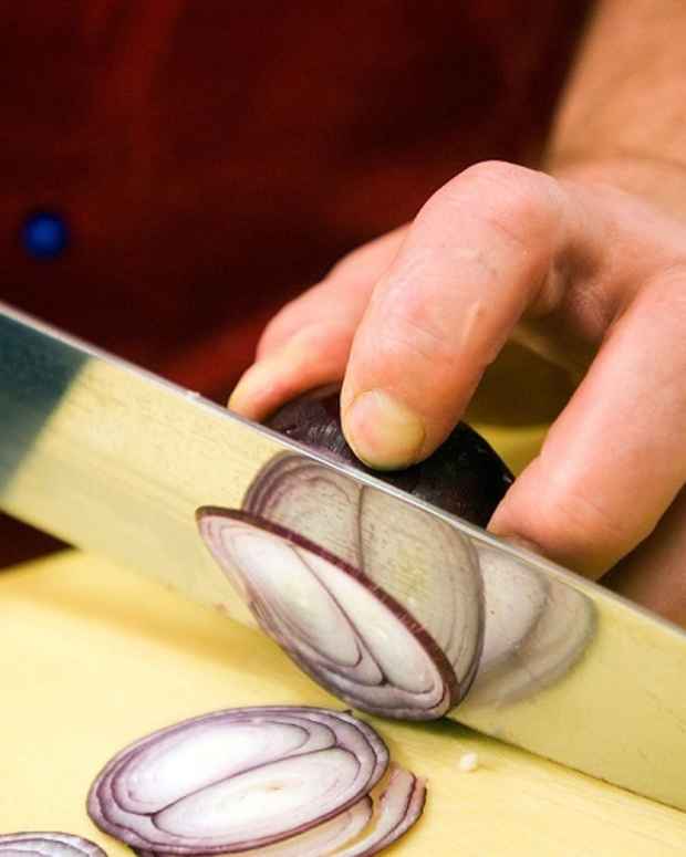 how-to-chop-onions-without-crying