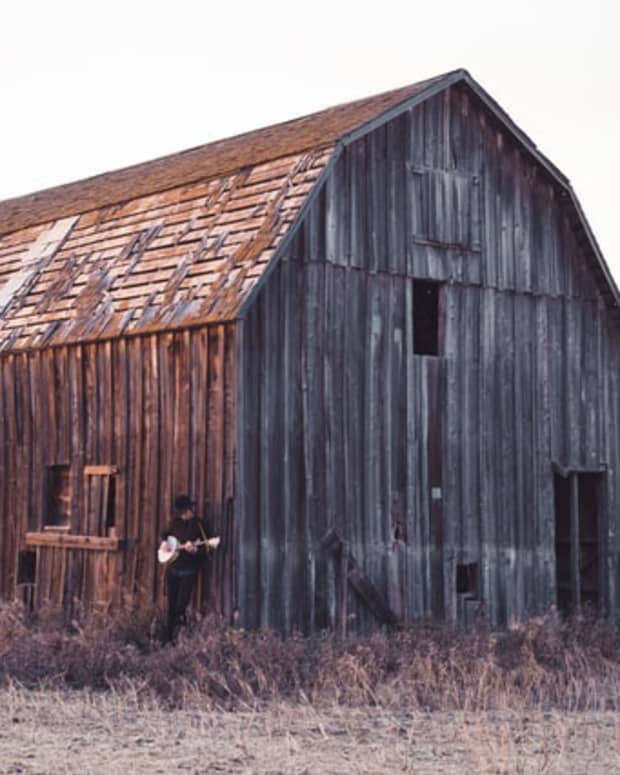 old-rusty-barn