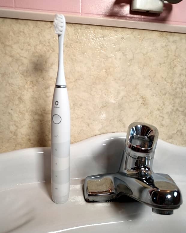 review-of-the-oclean-flow-sonic-electric-toothbrush