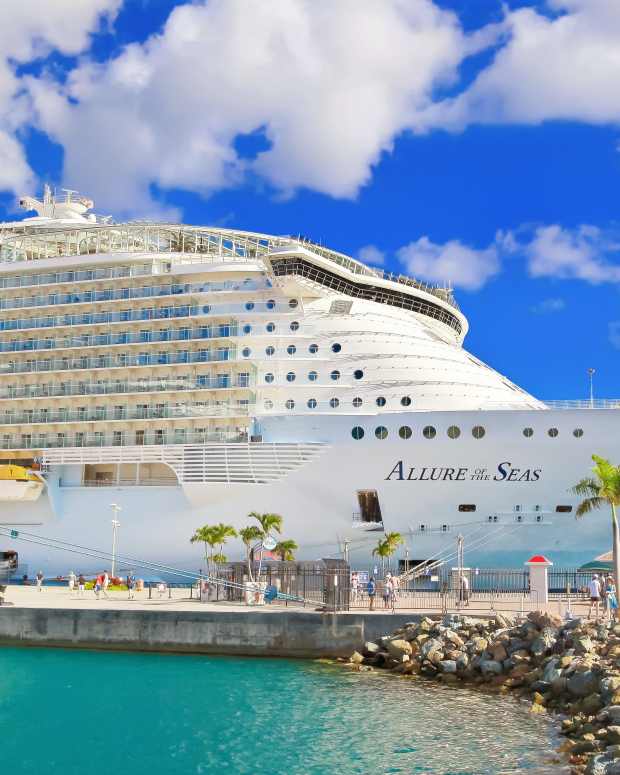 Tour of Captain's Cabin on 'Royal Caribbean' Ship Is the Opposite of