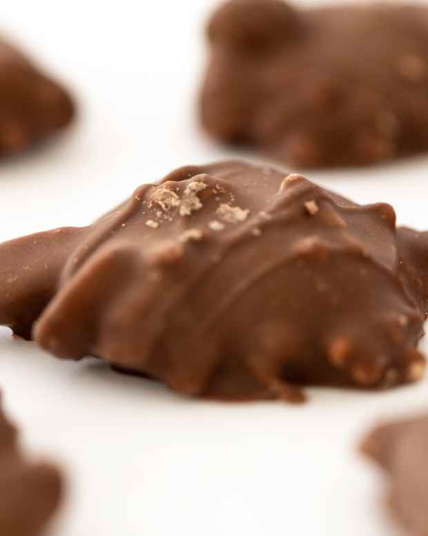 Pretty 'Candy Cane Mojito' Is the Perfect Boozy Holiday Treat