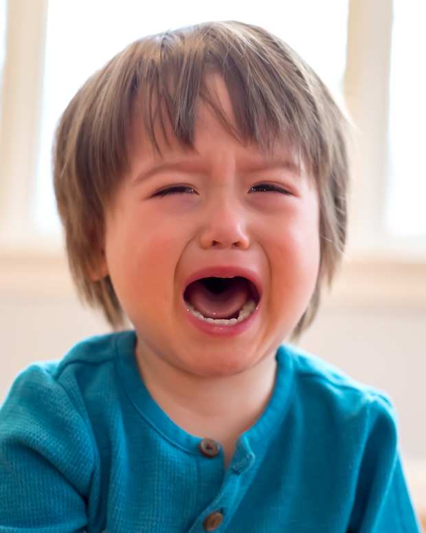 Mom Demonstrates How She Calms Her Toddler Down During a Tantrum and It