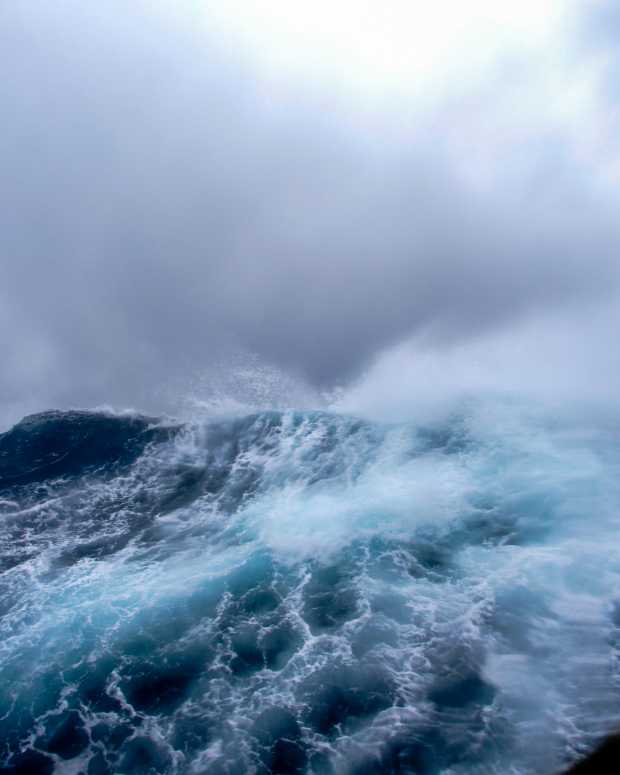 Video of Cruise Ship Passing Through 'Roughest Waters' in the World