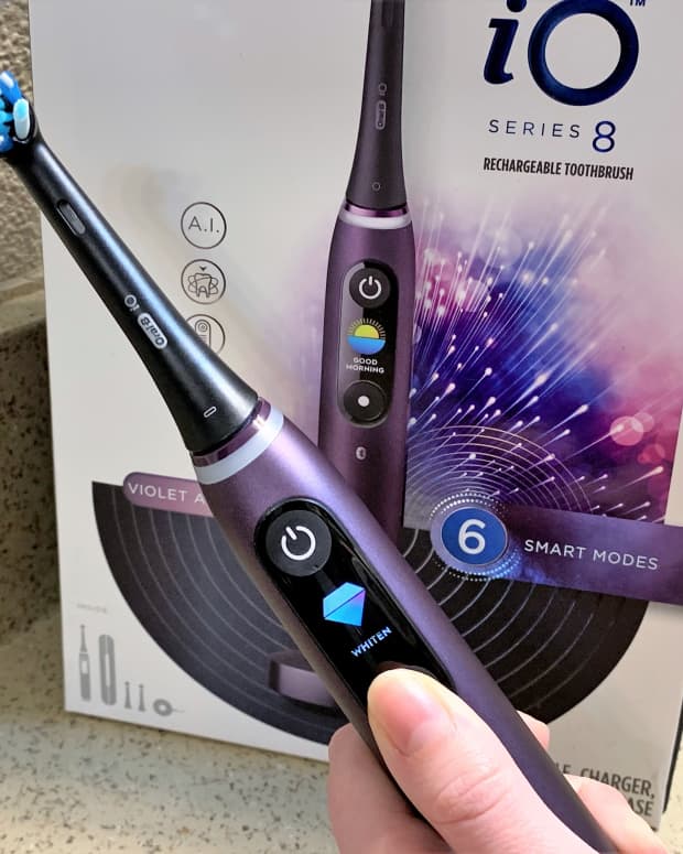 io-series-8-electric-toothbrush-review
