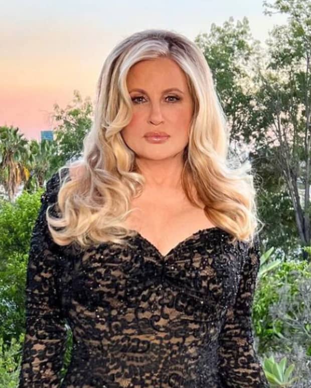 Jennifer Coolidge Shows Up To A Jennifer Coolidge Drag Night Like The